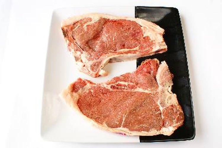 Evita la carne cruda durante el embarazo ya que puede cargar infecciones.