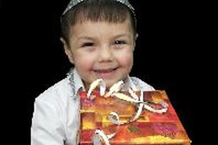 Busca un regalo que se ajuste a los intereses del niño.