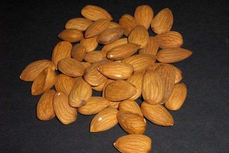 Las almendras contienen proteínas, calcio y vitamina E.