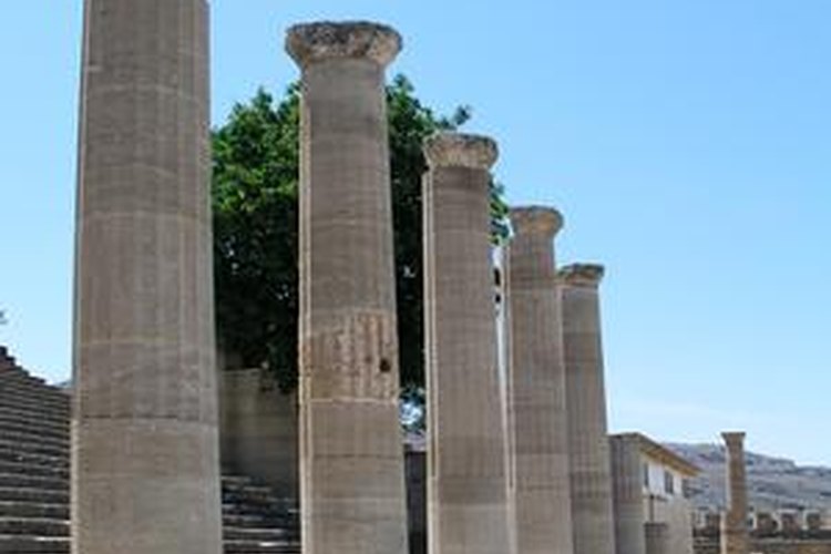 Los estilos de vestido han sido obtenidos de obras de arte.
