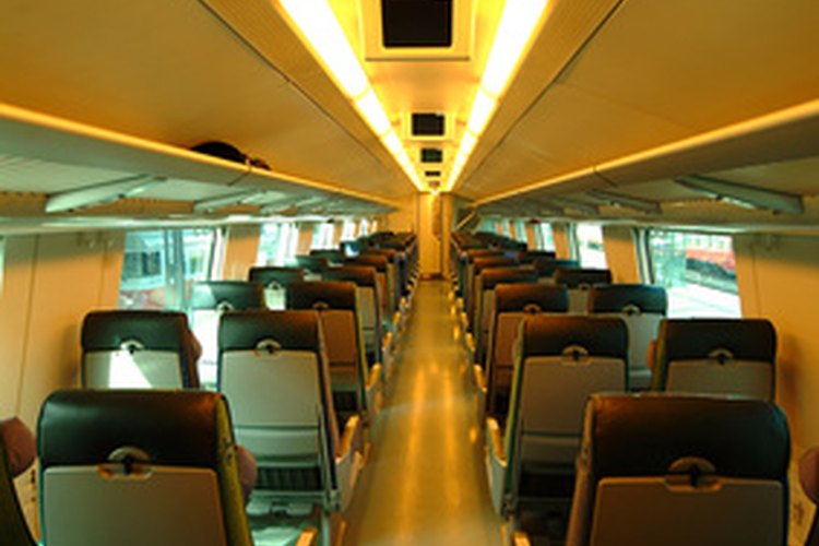 Trenes de alta velocidad viajan a través del Eurotúnel.