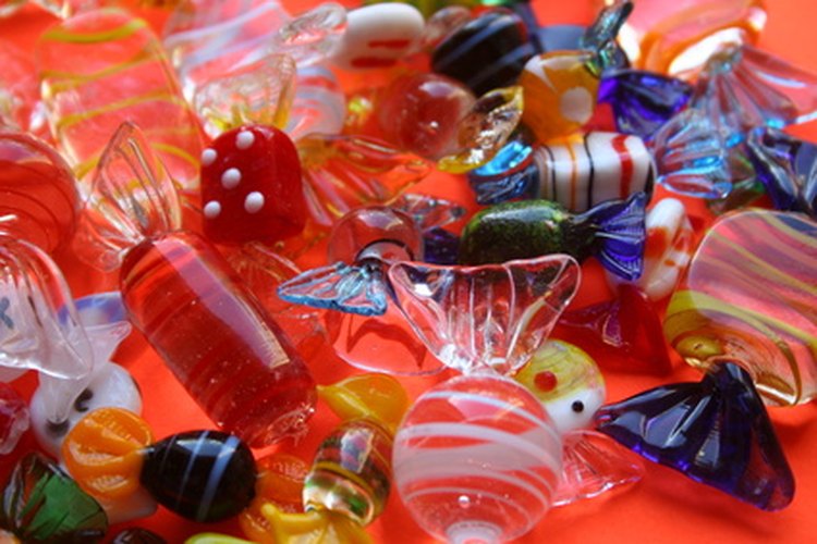 Utiliza caramelos de colores para la decoración de la fiesta.
