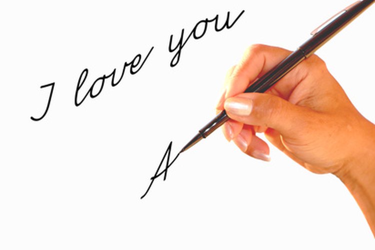 Enviar una carta de amor es una forma atemporal de mostrar tu cariño.