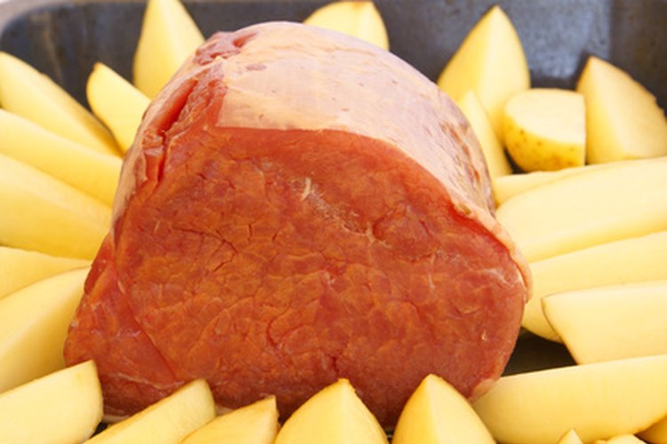 Peceto preparado para hacer al horno con papas.