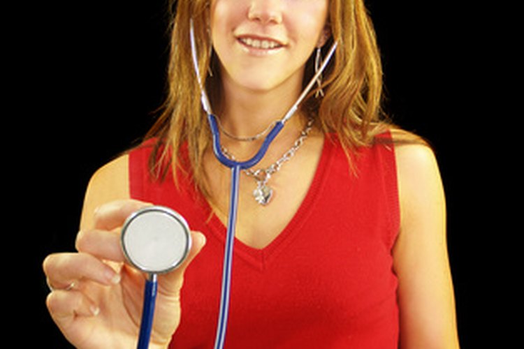 Los pediatras evalúan, diagnostican y tratan las necesidades médicas de los infantes, niños y adolescentes.