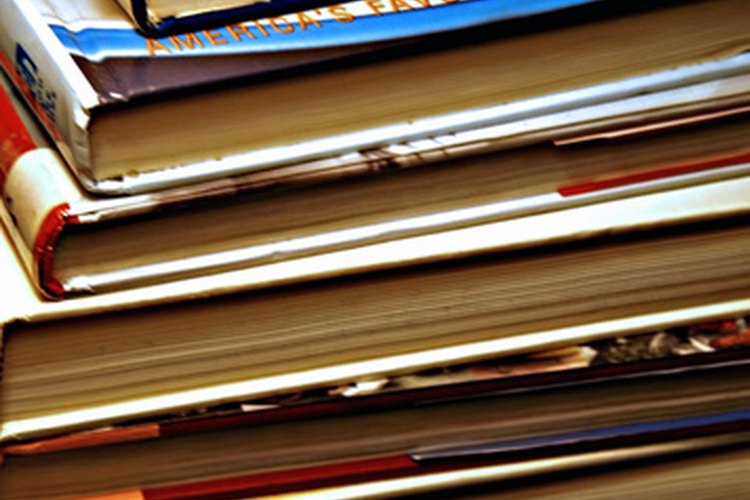 Utiliza la literatura para hacer que las invitaciones a la fiesta brillen.