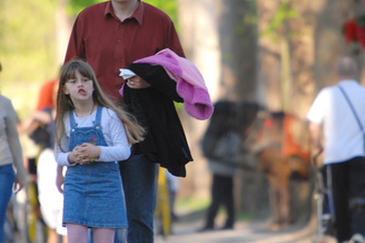 Cuando una hija conozca a su padre, planea una actividad para facilitarle las cosas a los dos.