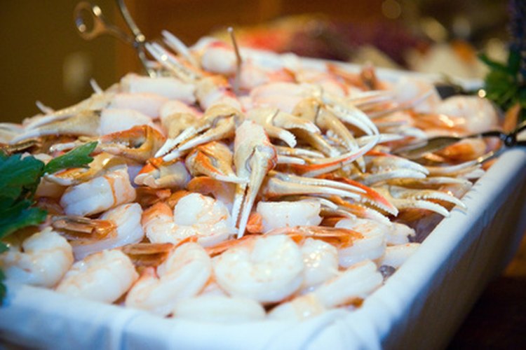 La comida del mar, como los pescados y mariscos, son parte de la categoría de carnes.