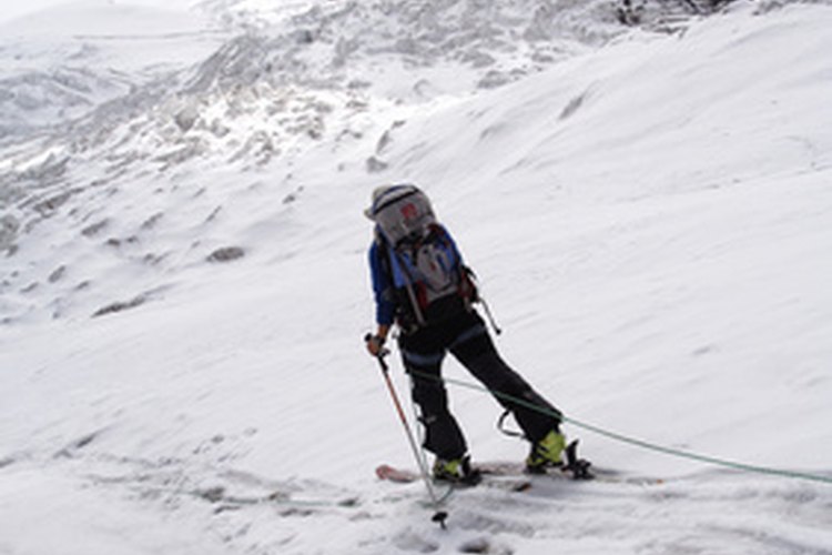 El deporte de caminar con raquetas de nieve y el esquí de fondo no requieren de elevadores.