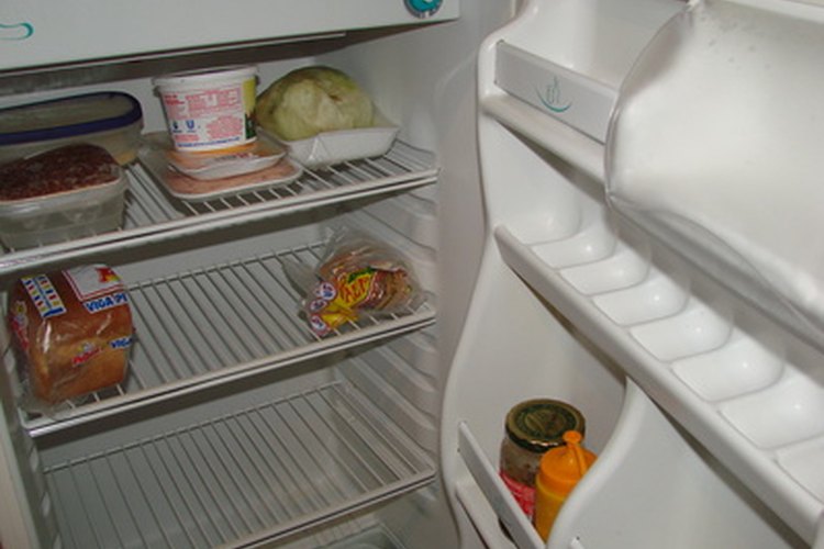 El agua que gotea a tu refrigerador es un problema que puede resolverse fácilmente.