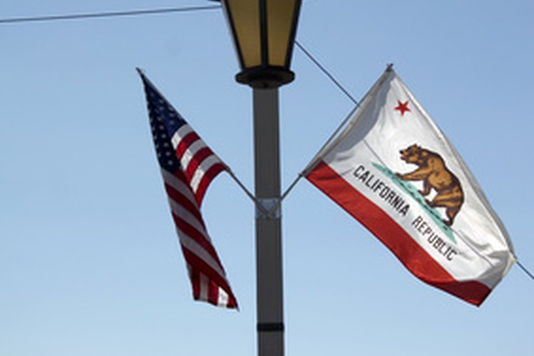 La bandera de California fue adoptada en 1911.