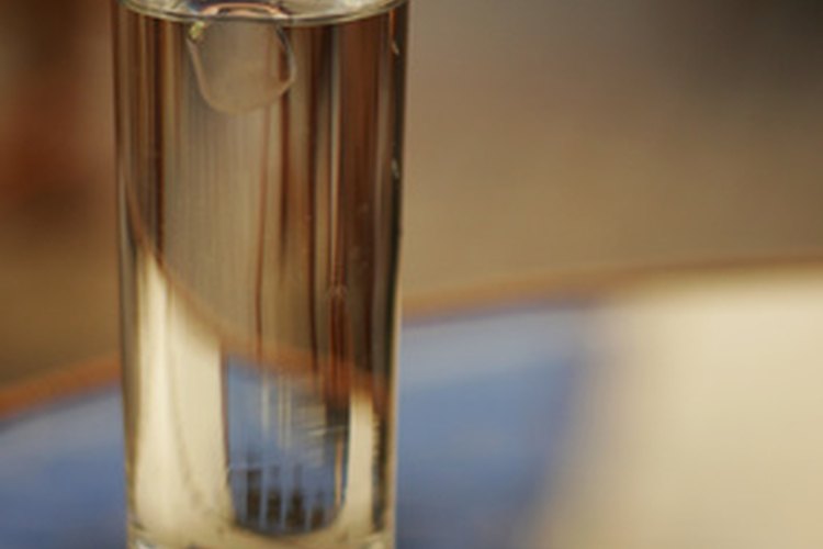 Volumen vertical del agua en un vaso.