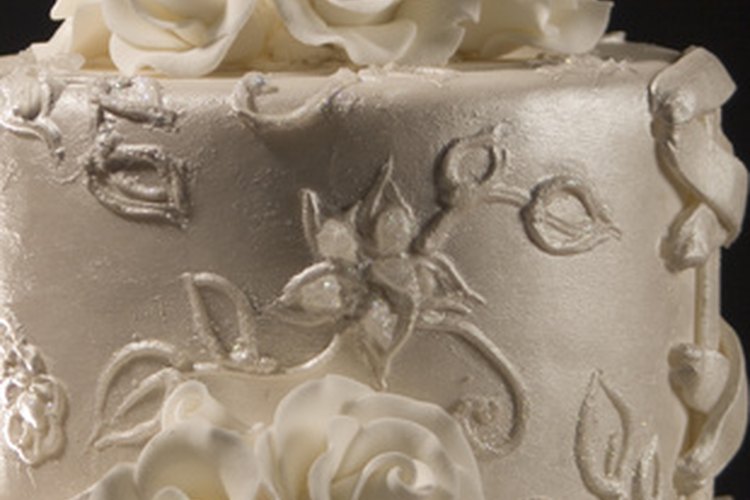 decoración sencilla para un pastel de bodas |