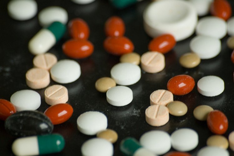 Los técnicos farmacéuticos dispensan medicamentos.
