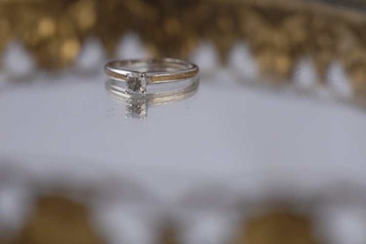 Existe una importante diferencia entre los anillos de compromiso y de promesa.