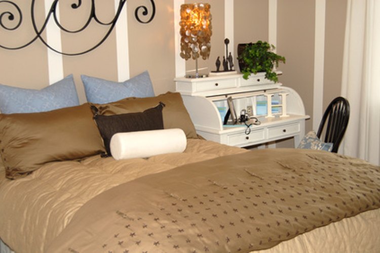Compra edredones y protectores de almohada en telas de verano.