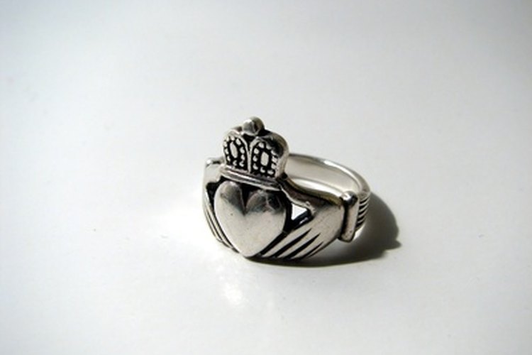El Claddagh es un anillo irlandés tradicional de amistad y lealtad.
