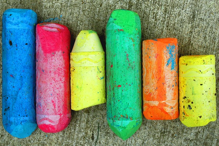 Los diferentes colores y tamaños de tizas representar los diferentes colores, tamaños, edades y personalidades de los estudiantes.