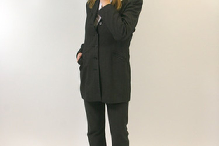 Un traje con pantalones.