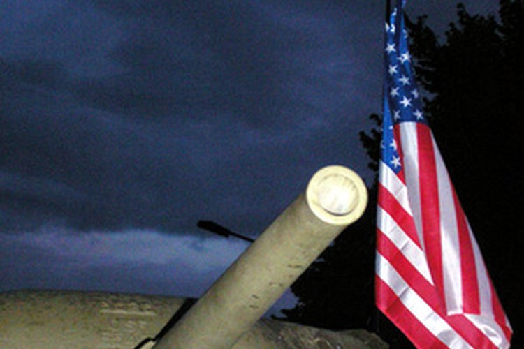 Tanque del ejército con la bandera estadounidense.