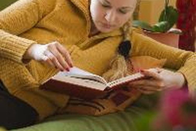Impulsa a tu adolescente a leer con frecuencia.