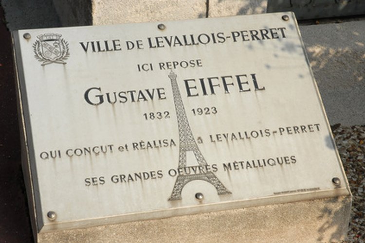 La placa conmemorativa para Gustave Eiffel.