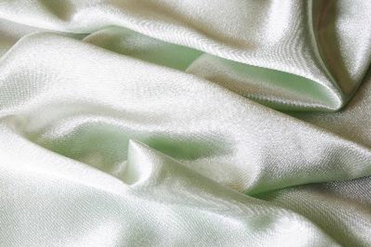 Dale unas puntadas a tu vestido y pruébatelo.