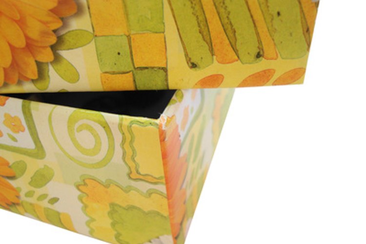 Cubre cajas de cartón con tela.