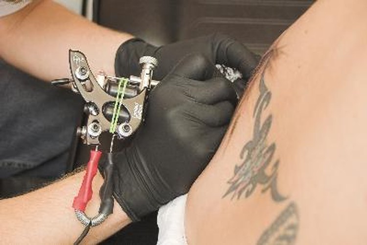 La primera versión de la máquina de tatuaje fue inventada por Thomas Edison, y luego modificada por Samuel O´Reilly.