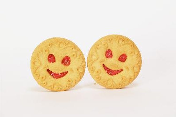 Prepara galletas con formas diferentes.