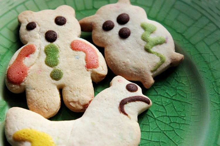 El merengue en polvo agrega la consistencia perfecta para glasear galletas.