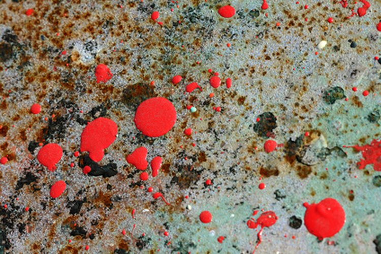 La pintura puede fácilmente salpicar y causar un desastre.