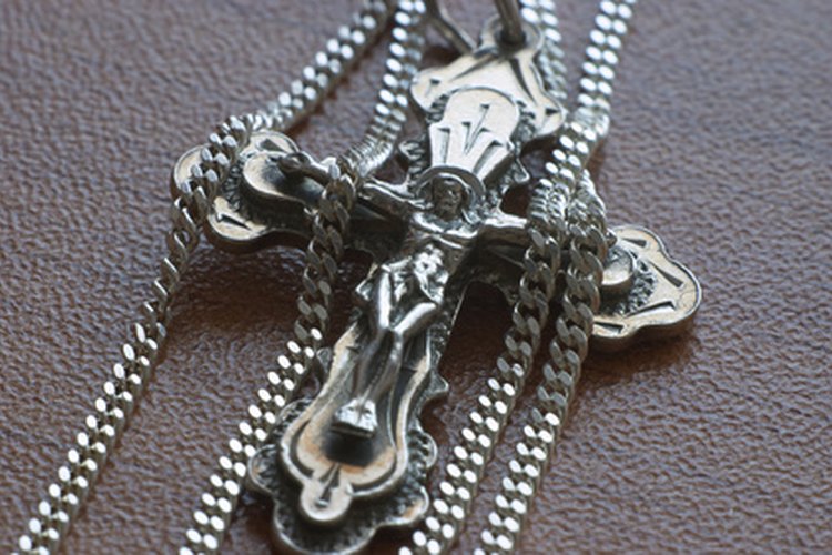 La joyería religiosa es un regalo que cautiva la mirada.