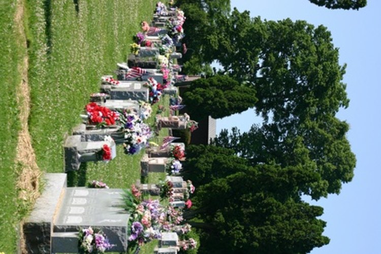 Las biografías para un funeral resumen las vidas de las personas fallecidas.