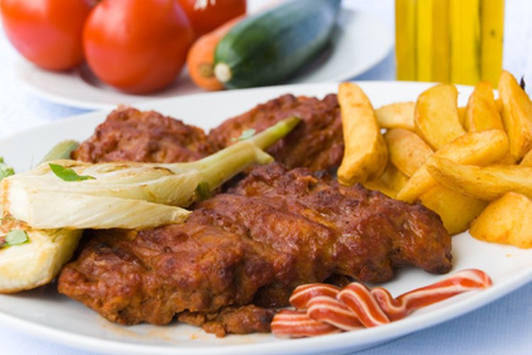 El filete de ojo redondo todo el año es una opción menos sensible pero magra y sabrosa apropiada para el uso en guisos y otros platos que requieren filete en cubos.