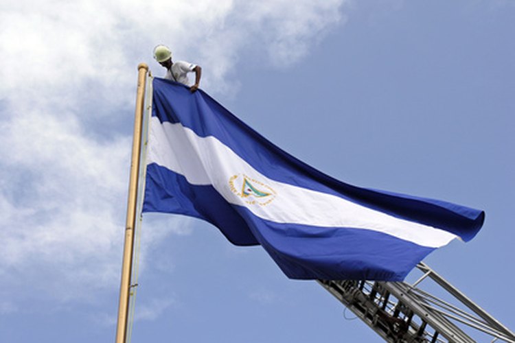 Los ciudadanos de Nicaragua no están autorizados a adquirir la ciudadanía con cualquier otra nación ya que implica la pérdida inmediata de la ciudadanía nicaragüense.