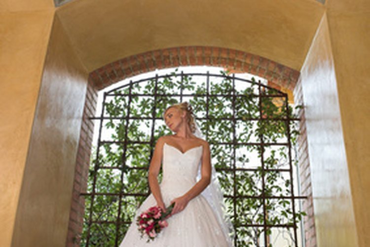 Muchos vestidos de boda son hasta el piso, aunque la definición puede variar según el diseñador.