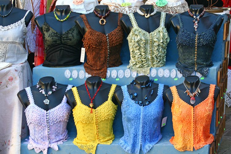 Los colores brillantes y las siluetas delgadas son típicos de los estilos latinoamericanos.