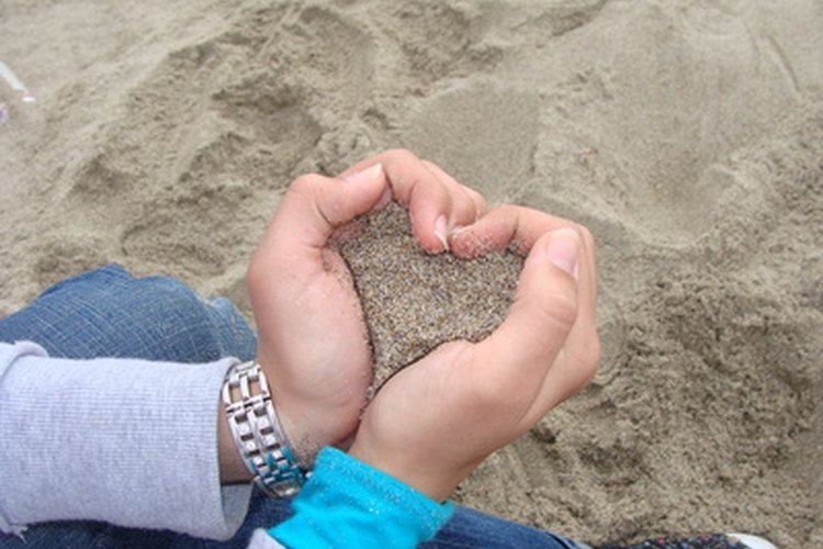 Otra forma de crear un corazón con las manos.