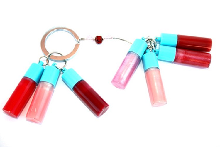 El brillo labial es una forma sencilla y económica de recuerdos para fiestas de cumpleaños de 16 años.