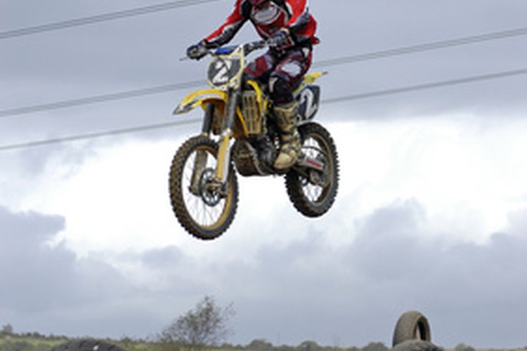 Si tu agasajado es fanático del motocross, haz que tenga una fiesta de cumpleaños inolvidable.