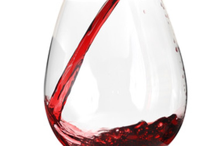 No llenes la copa de vino hasta arriba.