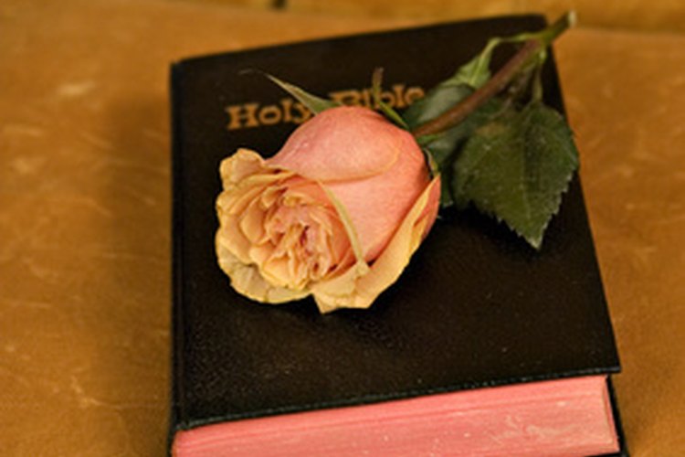 Hay muchas ideas de regalos a bajo costo para las mujeres cristianas en retiro.