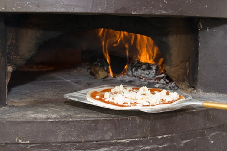 Los hornos a leña son solo uno de los tipos de hornos para pizza
