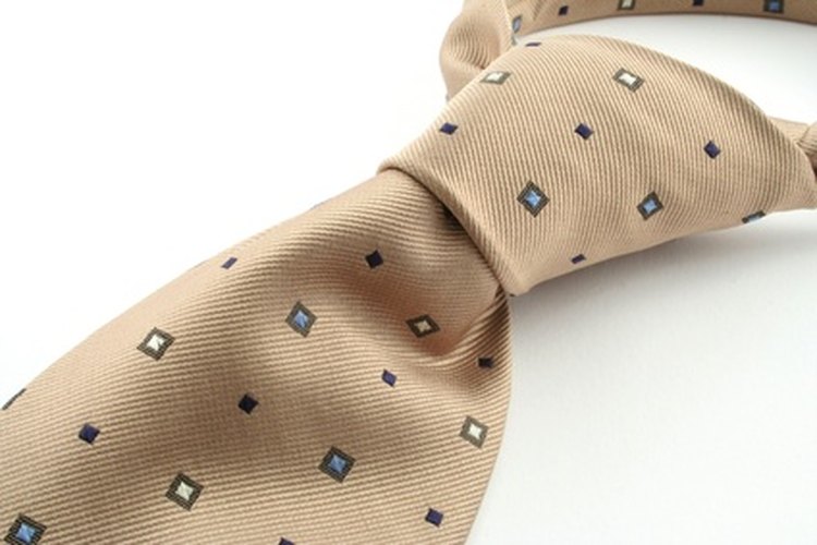 Crea patrones para coser corbatas caseras hechas a mano.