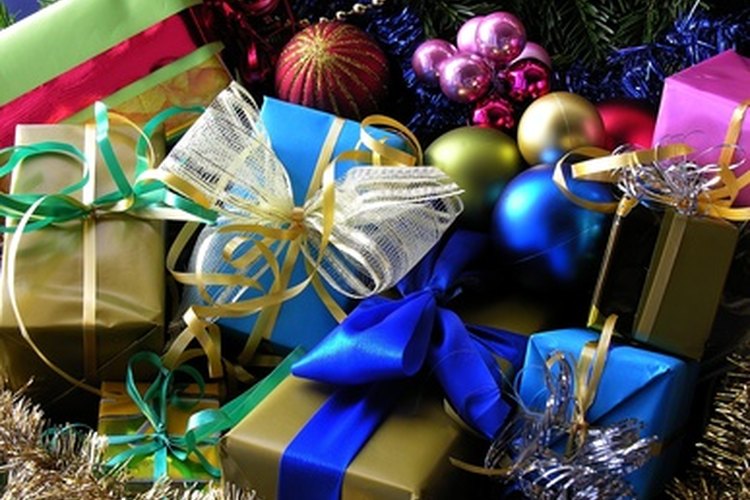 En Navidad, algunas personas realizan un intercambio de regalos del tipo elefante blanco.