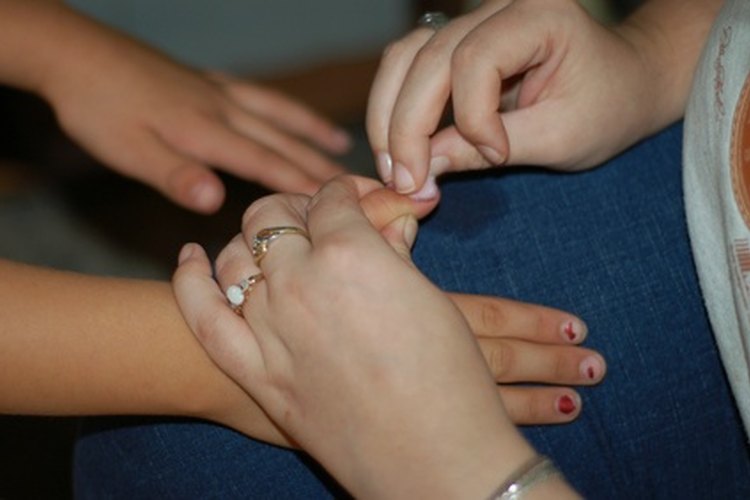 El top coat extenderá la duración de tu manicura.
