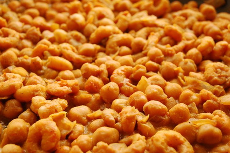 El curry se aromatiza con la planta cúrcuma, que contiene curcumina.