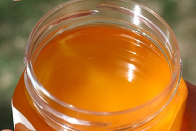 No comas crema o buñuelos rellenos de crema, miel cruda o sin pasteurizar.