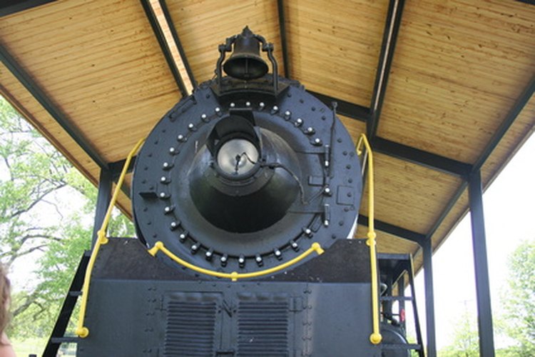 Un disfraz de tren es creativo, económico y perfecto para cualquier fiesta de disfraces.